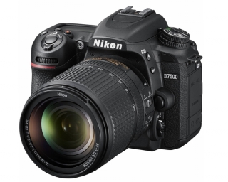 Nikon D7500 + 18-140 + SD 32gb Gar. Nital