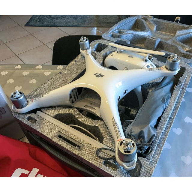  Phantom 4 Pro pratiquement neuf