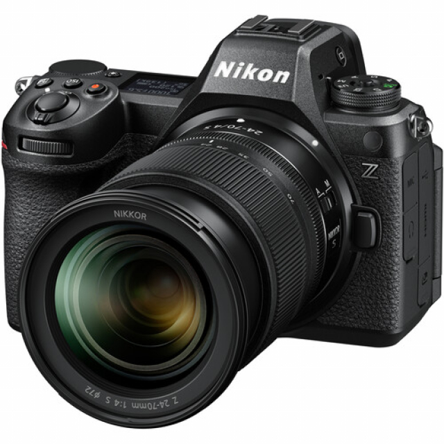 Nikon Nikon Z6 III + Z 24-70mm f/4 S + SDXC 128GB