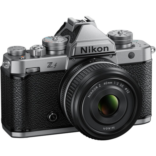 Nikon Nikon Z f Silver + Z 40mm f/2 SE + SDXC 128GB - Garanzia Nital