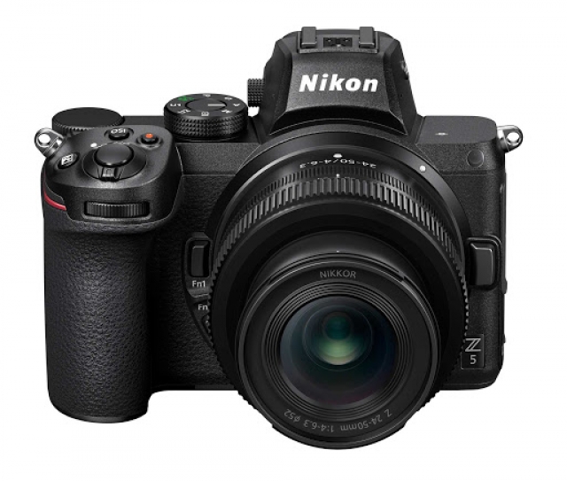 Nikon Nikon Z5 + nikkor Z 24-50/4-6,3 +  Noleggio-