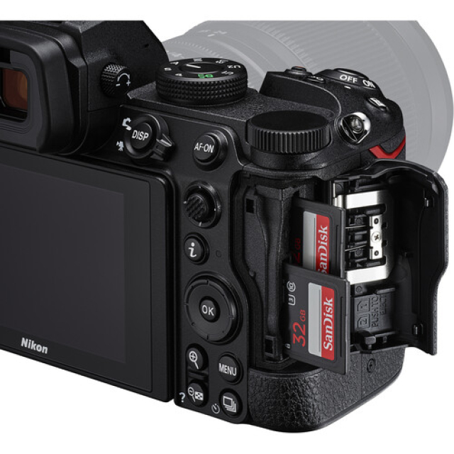 Nikon Nikon Z5 II + Z 24-105 f/4-7.1+ SD 128 gb - Gar. Nital